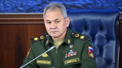 Руският министър на отбраната Сергей Шойгу инспектира руски военни части