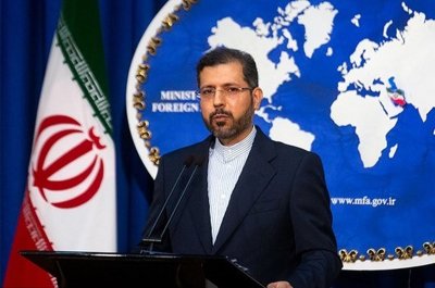 Външният министър на Иран Хосеин Амирабдолахян в телефонен разговор с