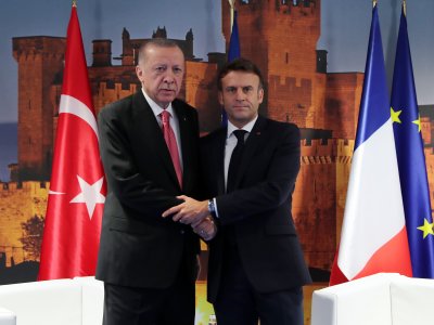 Турският президент Реджеп Тайип Ердоган се срещна в Мадрид с френския