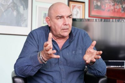 Директорът на Сатиричния театър Калин Сърменов нападна словесно младите си