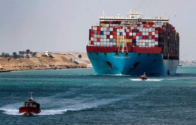 Приходите на Египет от Суецкия канал достигнаха рекорд от 7