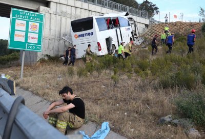 Шест жертви на катастрофа на автобус в Турция