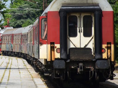 Влакът София Бургас блъсна автомобил между Долни Богров и Равно поле