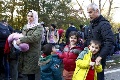 Десетки хиляди мигранти които живеят в Германия от години без