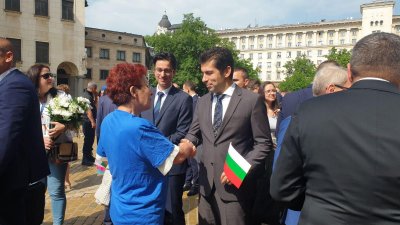 Нашата съседка България тъне в безкрайна политическа криза от която