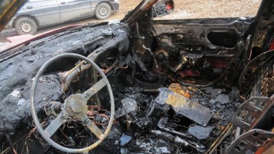 Автомобил се е запалил по време на движение и изгорял