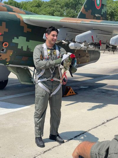 ВВС се похвалиха с нов пилот на изтребител Су-25 