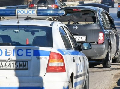 След гонка с полицията: Нафиркан шофьор се заби във вход на блок в Монтана