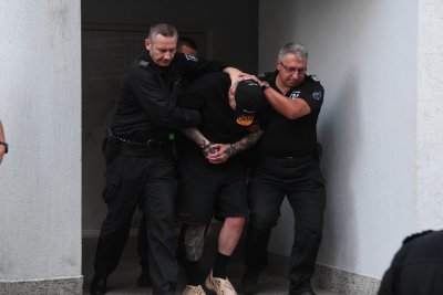 Полицаи си миели безплатно колите в автомивката на убиеца Семерджиев 