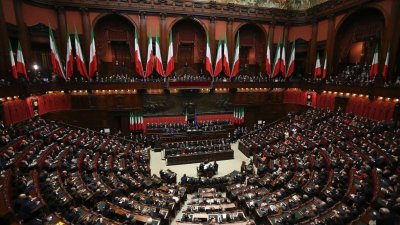 Широкото коалиционно правителство на италианския премиер Марио Драги е изправено