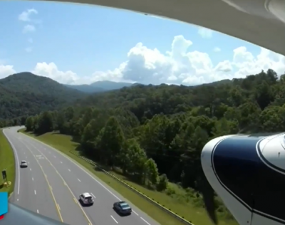 Неопитен пилот приземи малък самолет на магистрала в Съединените щати