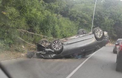 Тежък пътен инцидент рано тази сутрин край Варна Това става ясно