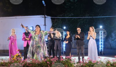Звезди на българската музика отдадоха почит с песен пред легендарния