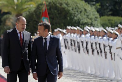 Държавният глава Румен Радев поздрави президента на Френската Република Еманюел Макрон по