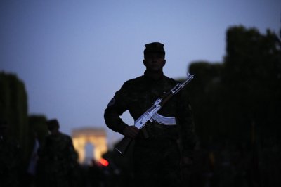 Франция днес празнува Деня на Бастилията с традиционен военен парад