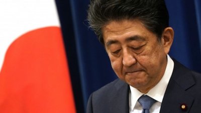 Япония организира държавно погребение за бившия премиер Абе на 27 септември