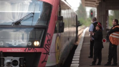 Инцидент на гара "Подуяне": Евакуираха пътниците от бързия влак София - Бургас