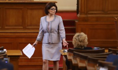 В декларация от парламентарната трибуна ГЕРБ СДС излязоха с два въпроса