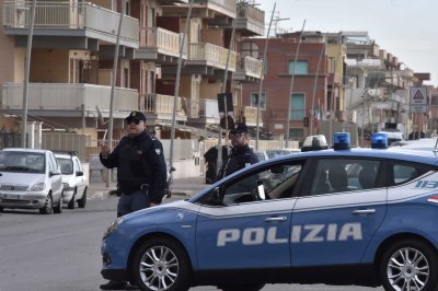 Закопчаха 12 души при операция срещу мафията в Италия