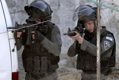 Двама палестинци бяха убити през изминалата нощ при операция на