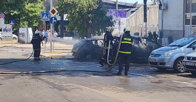 Три леки коли бяха изпепелени при пожар на ул Васил