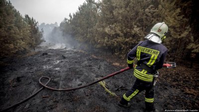 Огромен земеделски и горски пожар предизвикан от силни пориви на