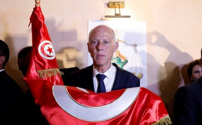 Тунис гласува на референдум предложение за нова конституция