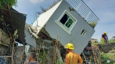 Четири жертви на земетресението във Филипините