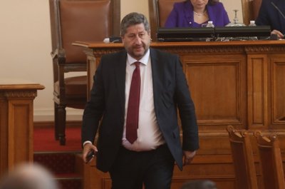 Председателя на Демократична България Христо Иванов определи като крачка към