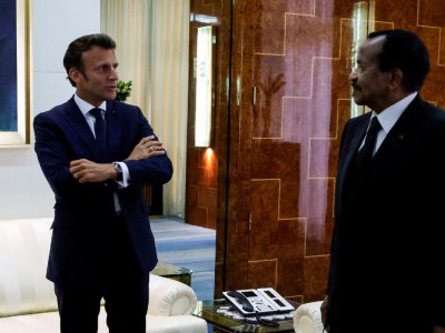 Френският президент Еманюел Макрон посети Камерун по време на обиколката