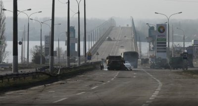 Украински войници са нанесли снощи големи щети на стратегически мост