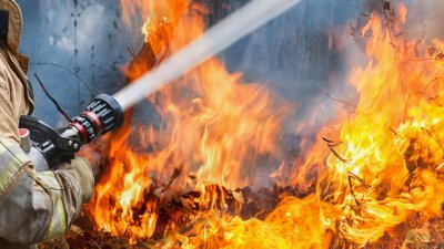 Няколко къщи изгоряха при пожар в Стара Загора в неделя