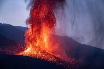 Вулканът Сакураджима който се намира на големия остров Кюшу в Западна Япония изригна днес в