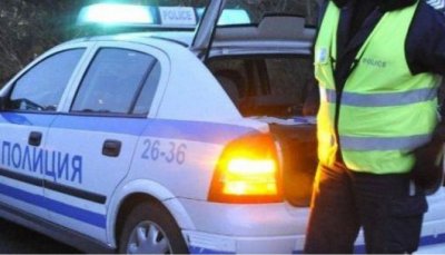 60-годишен мъж открит мъртъв, задържани са двама