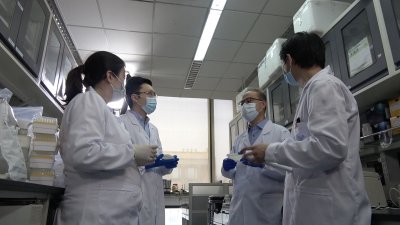 Китай одобри първия антивирусен медикамент против Covid произведен в страната