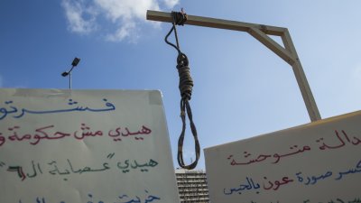 Иран извърши в събота първата си публична екзекуция от повече
