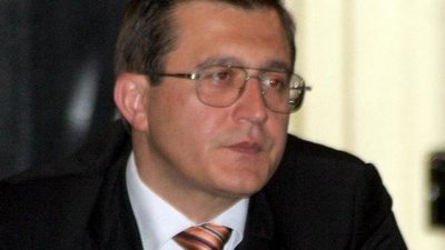 Проф д р Сашо Пенов магистър по право от Юридическия