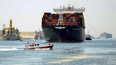 Суецкият канал с нов рекорд на месечните приходи