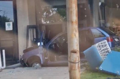 Автомобил се вряза в магазин в София предава Нова телевизия От