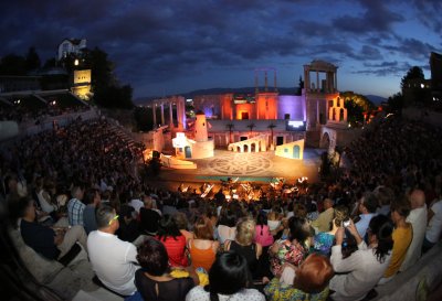Античният театър в Пловдив танцува в ритъма на "Mamma Mia!"