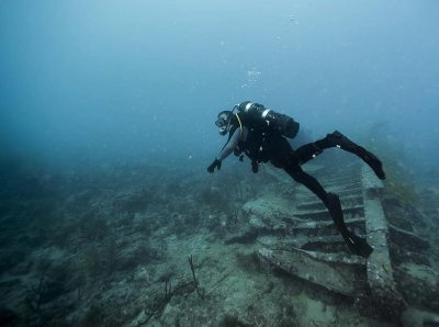 Останки от взривен кораб, открити край остров Китнос