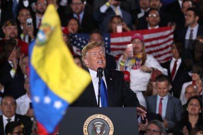 Тръмп обмисля морска блокада на Венецуела