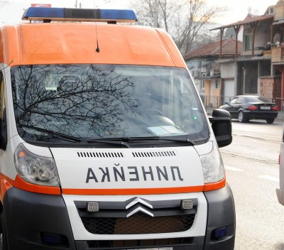 Пътник загина при сблъсък между тир и лек автомобил край Новачене