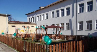 Ремонтираха школо на 177 години в Пернишко