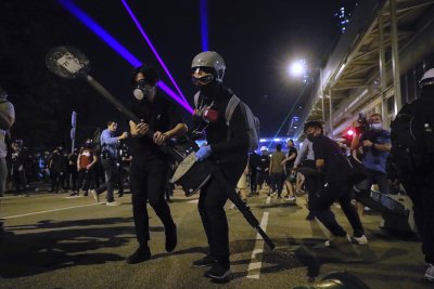 И учениците се включиха в протестите в Хонконг, студентите готвят стачка