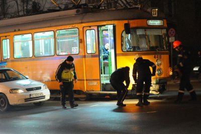 Ватман бере душа, пострада при скачване на мотриси