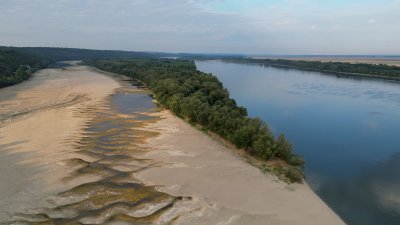 Апокалипсис сега: Дунав пресъхва, корабите не може да плават (СНИМКИ)
