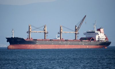 Българският кораб Рожен натоварен с украинска царевица потегли от пристанището
