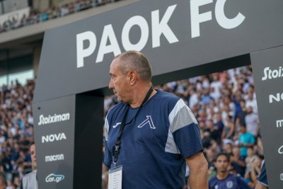 Фенове на Левски са посветили песен на треньора тима Станимир