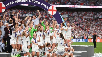 Женският национален отбор на Англия по футбол продължава да генерира